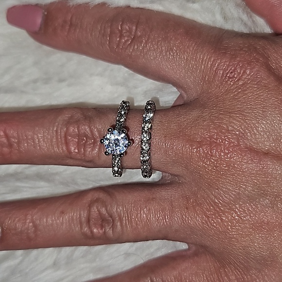 Elegant Platinum Plated Silver Wedding Engagement Ring Set - 2 Rings NEW - Picture 4 of 4